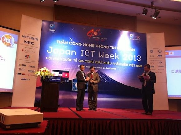 Newwave Solutions’ CEO To Quang Duy presents at the Japan ICT Week 2013