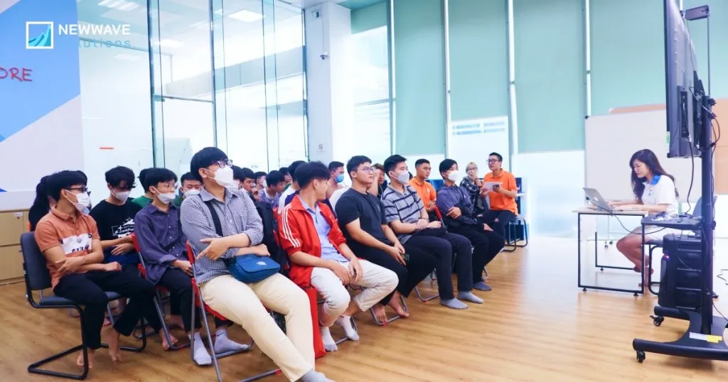 Freshmen and Junior Software Developers from FPT Aptech joined in a meeting at Newwave Solutions