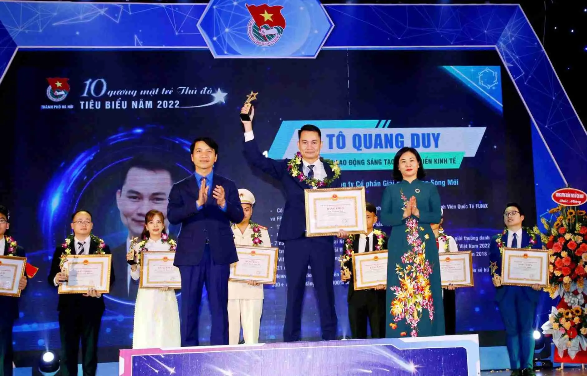 Newwave Solutions' CEO is Recognized as one of Hanoi's 10 Outstanding Young Faces in 2022 8 Mr. To Quang Duy in Hanoi's 10 Outstanding Young Faces award ceremony in 2022