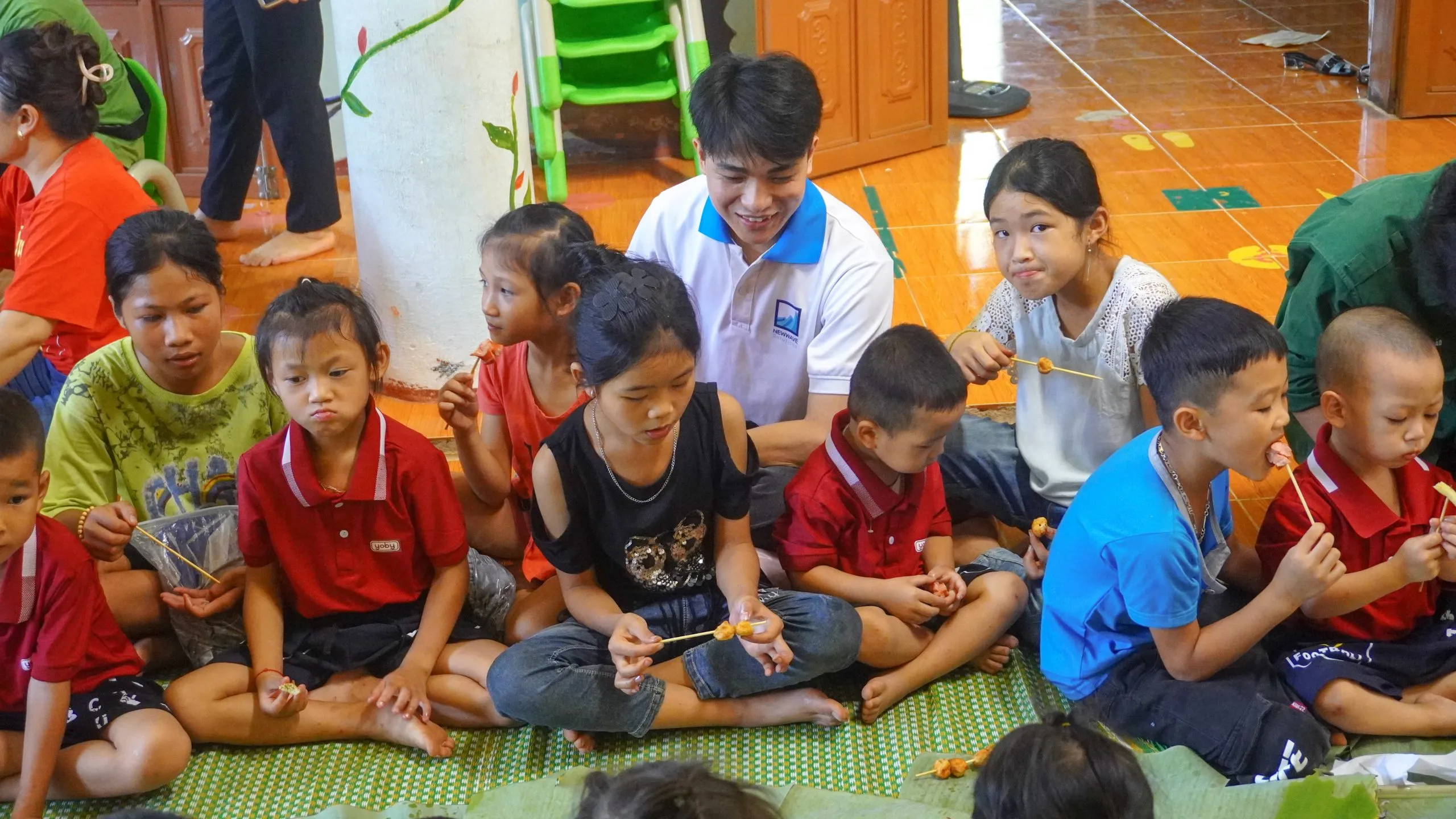 Newwave Solutions' Volunteer Event: A Train of Dreams - 300 pairs of hands, joining for support 8 Newwave Solutions Volunteer: A Train of Dreams 4