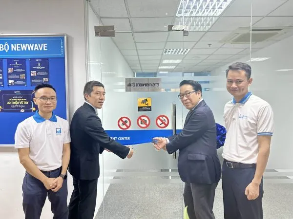 Representatives of Newwave Solutions and ARCTEC