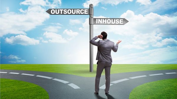 Which is the right way? In-House Vs Outsourcing Software Development
