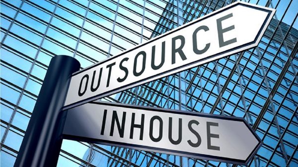 The choice between in house vs outsourcing software development