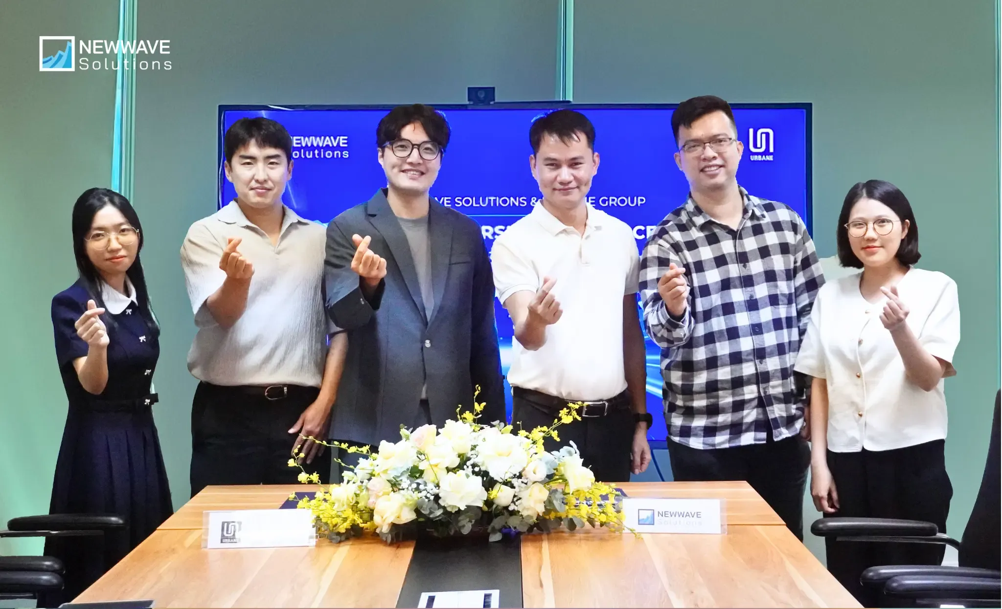 Newwave Solutions Signs Strategic Partnership with Urbane: Bringing Vietnamese Technology to the Global Stage 6 The signing ceremony with representatives from Newwave Solutions and Urbane Group concluded on a positive note, filled with warmth and genuine connection.