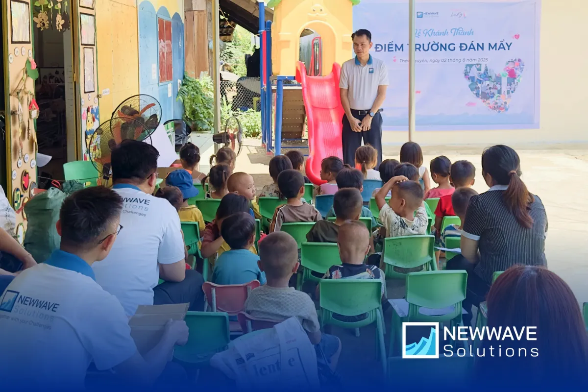 The inauguration of Dan May School with the participation of students, parents, and representatives from Newwave Solutions 