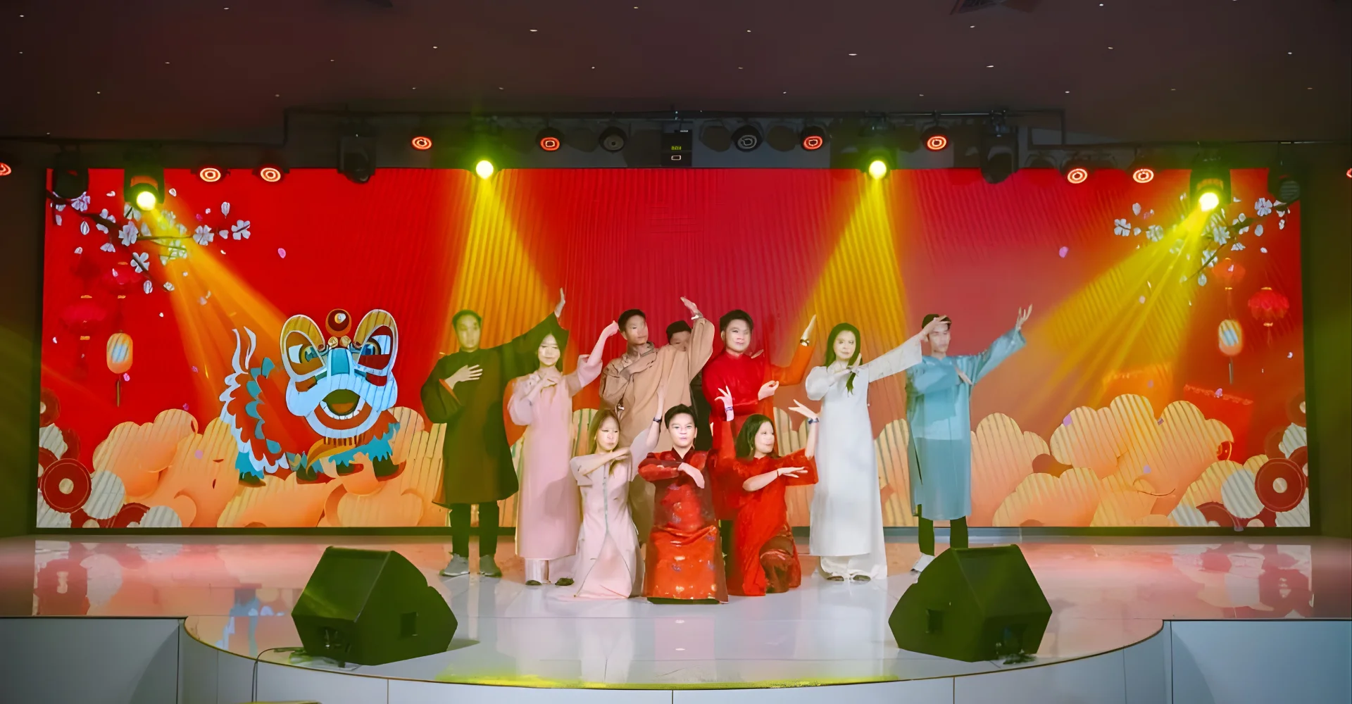 Newwave Thanks Party 2025: A New Chapter After a Year of Transformation 13 A performance by the N-Factor Culture Team energized the stage, spreading youthful spirit and positive energy throughout the hall.