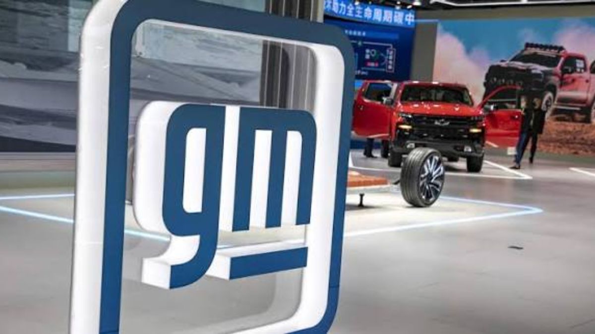 Examples of AI in manufacturing for automotive production and equipment monitoring